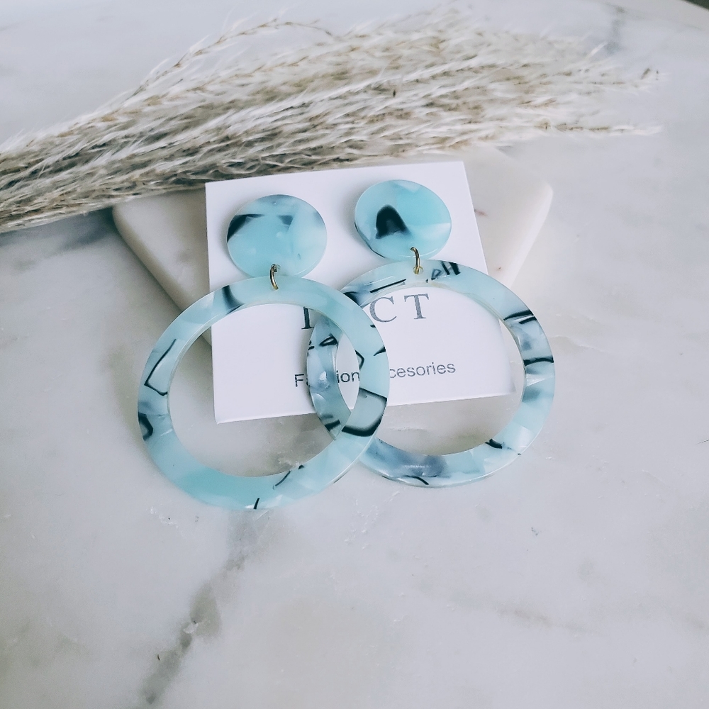 5 for $25 Blue Acrylic Geometric Earrings Large - Picture 3 of 4